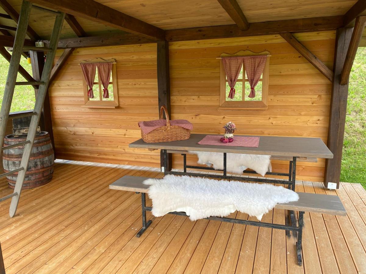 Villa Wooden Hut At Tourist Farm Artisek à Store Extérieur photo